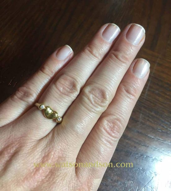 Tiffany &Amp; Co. Elsa Peretti 18K Yellow Gold Mini Bean Ring. 2