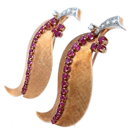 Retro Period Double Clips In Yellow Gold With Rubies 2