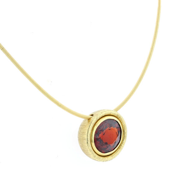 18 Kt Yellow Gold Garnet Drop Pendant And Chain 2