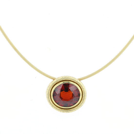 18 Kt Yellow Gold Garnet Drop Pendant And Chain 1