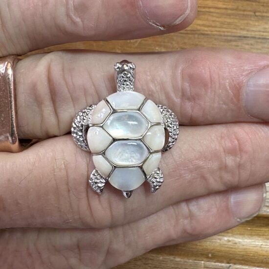 Turtle Pin In Mother Of Pearl And White Gold 4