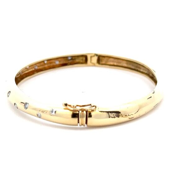 Flush Set Diamond Bangle Bracelet 18Kt Yellow Gold 2