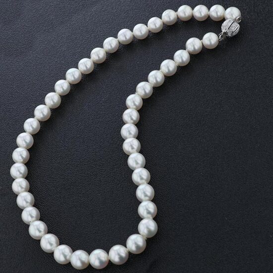 Necklace of 9 mm High Luster Akoya Cultured pearls - Image 2